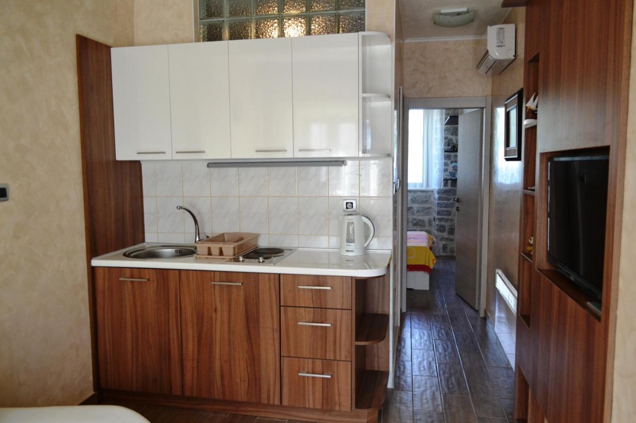 Lanterna Apartments Kotor Zimmer foto